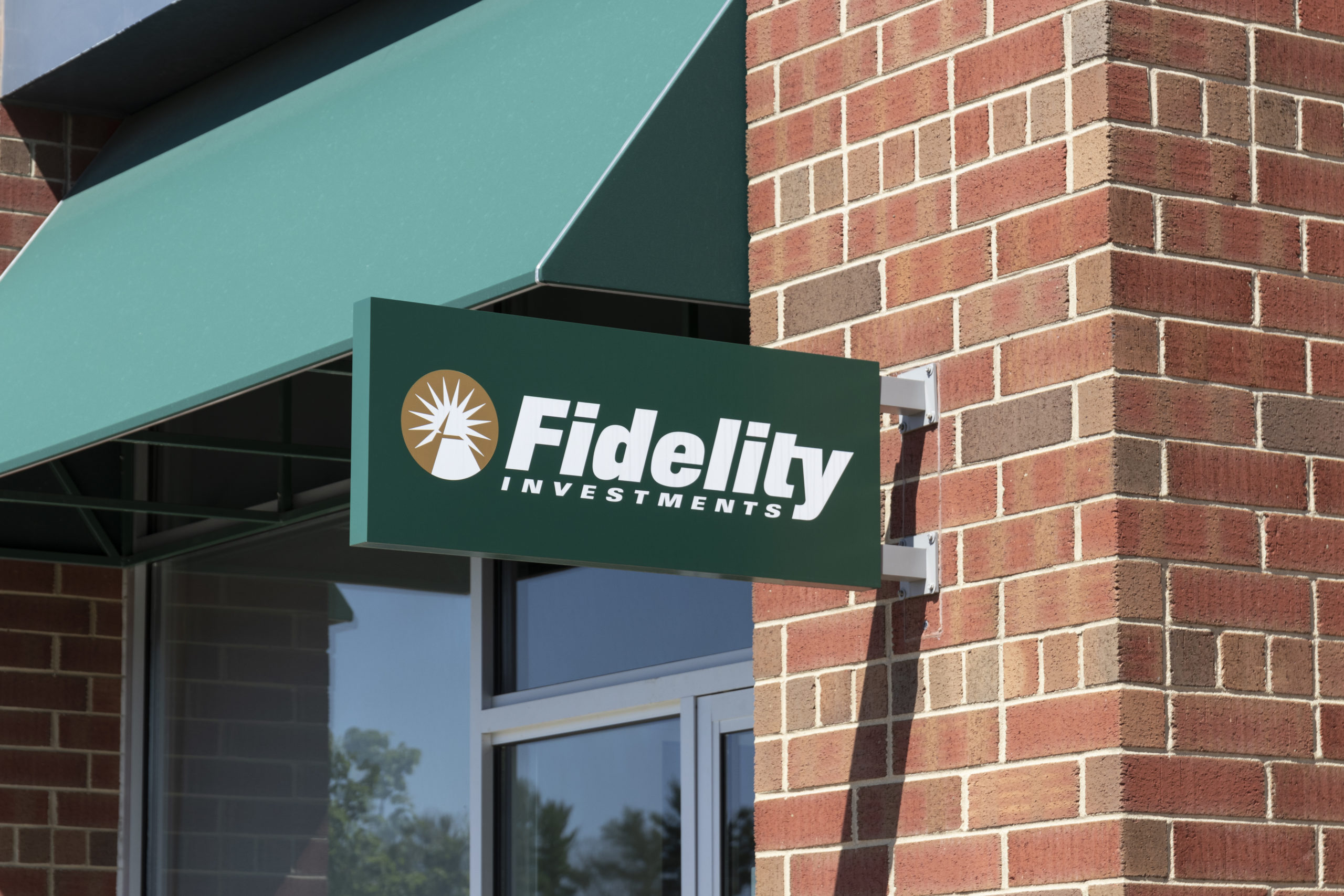 fidelity investments logo scaled 1 Fidelity considers Bitcoin trading for brokerage clients- WSJ